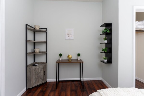 5 habitaciones, tabla de planchar con plancha, wifi y ropa de cama 