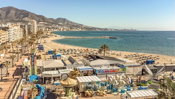 A coastal cityscape with a beach, hotels, and a park. - Beautiful home in Fuengirola with WiFi (Fuengirola)