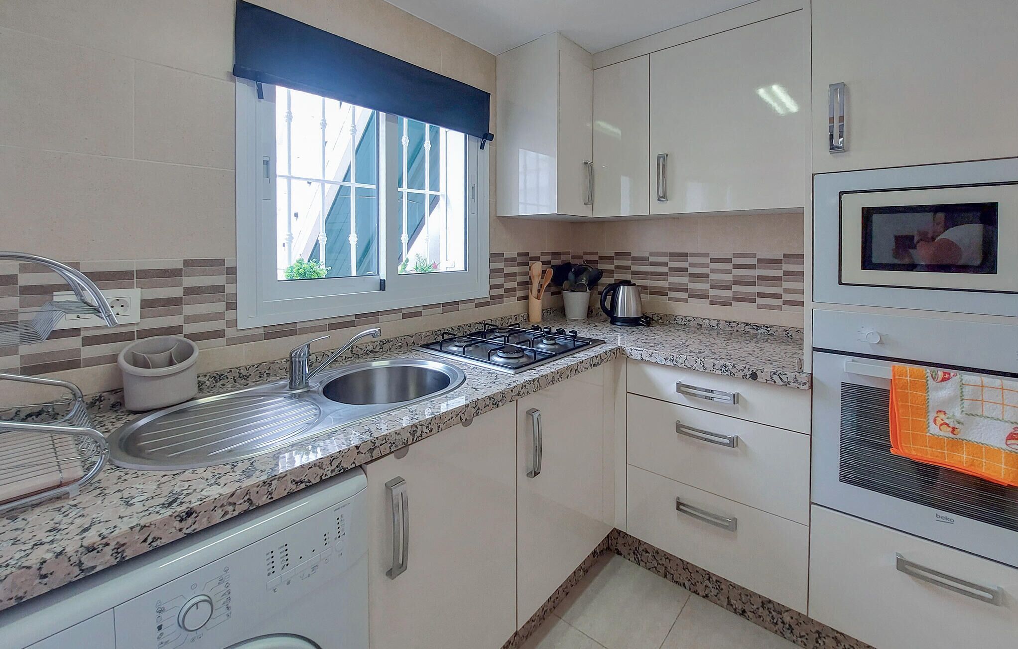 Fridge, stovetop, coffee/tea maker