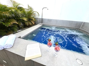 Jetted tub
