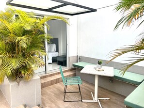 Téléviseur à écran plat de 40 po avec télévision par satellite, Netflix