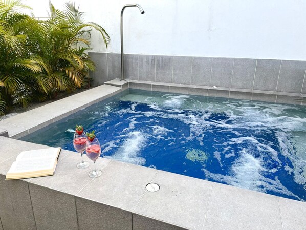 Jetted tub