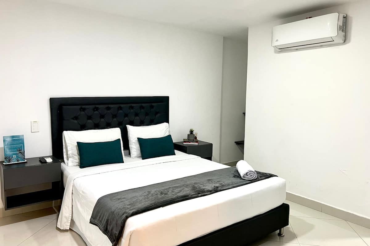 Standard Double Room | Free WiFi, bed sheets