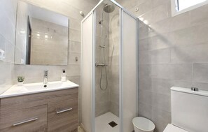 Shower - Stunning home in Turís (Turís)