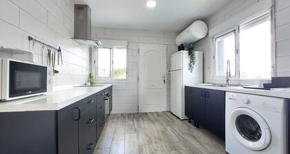 Amazing home in Turís