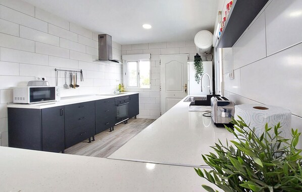 Kühlschrank, Ofen, Herdplatte