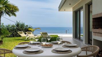 屋外ダイニングエリア