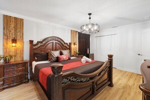 6 slaapkamers, een bureau, een strijkplank/strijkijzer, wifi