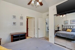 3 bedrooms, iron/ironing board, WiFi, bed sheets