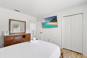 5 bedrooms, iron/ironing board, WiFi, bed sheets