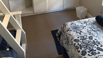 3 habitaciones, tabla de planchar con plancha, wifi y ropa de cama