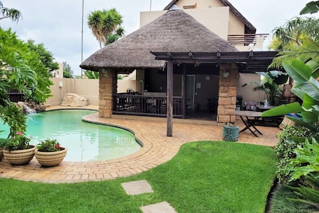 Pool. Serendipity - Quiet, Spacious, Ideal Location
