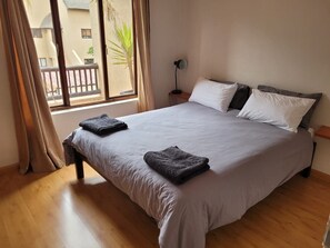 2 sovrum, strykjärn/strykbräda, wi-fi och sängkläder