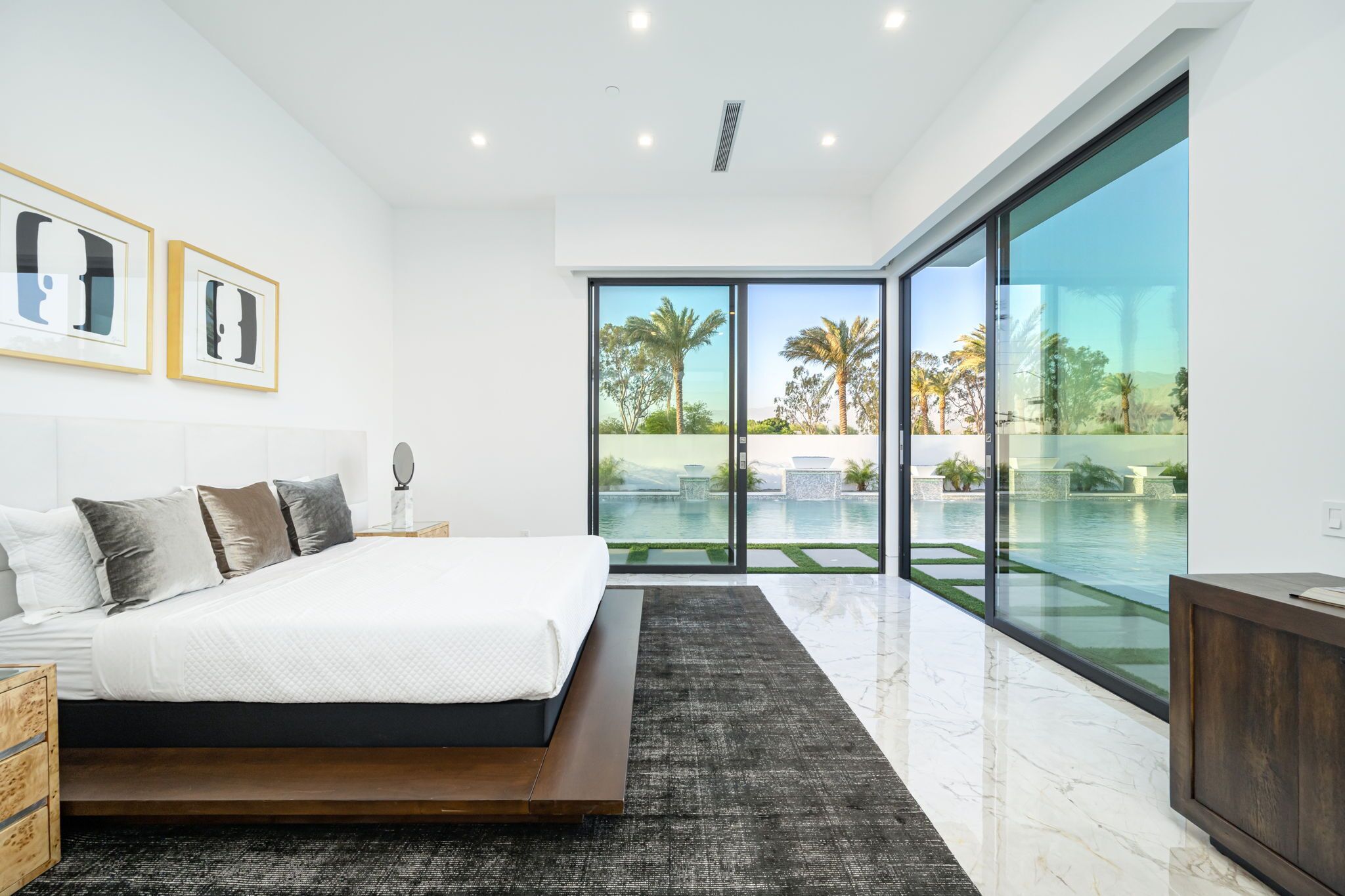 Vila | Meja kerja, ruang kerja ramah laptop, Wi-Fi gratis, dan seprai linen