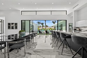 Dining room - The Bravo Villas by AvantStay (Indio)