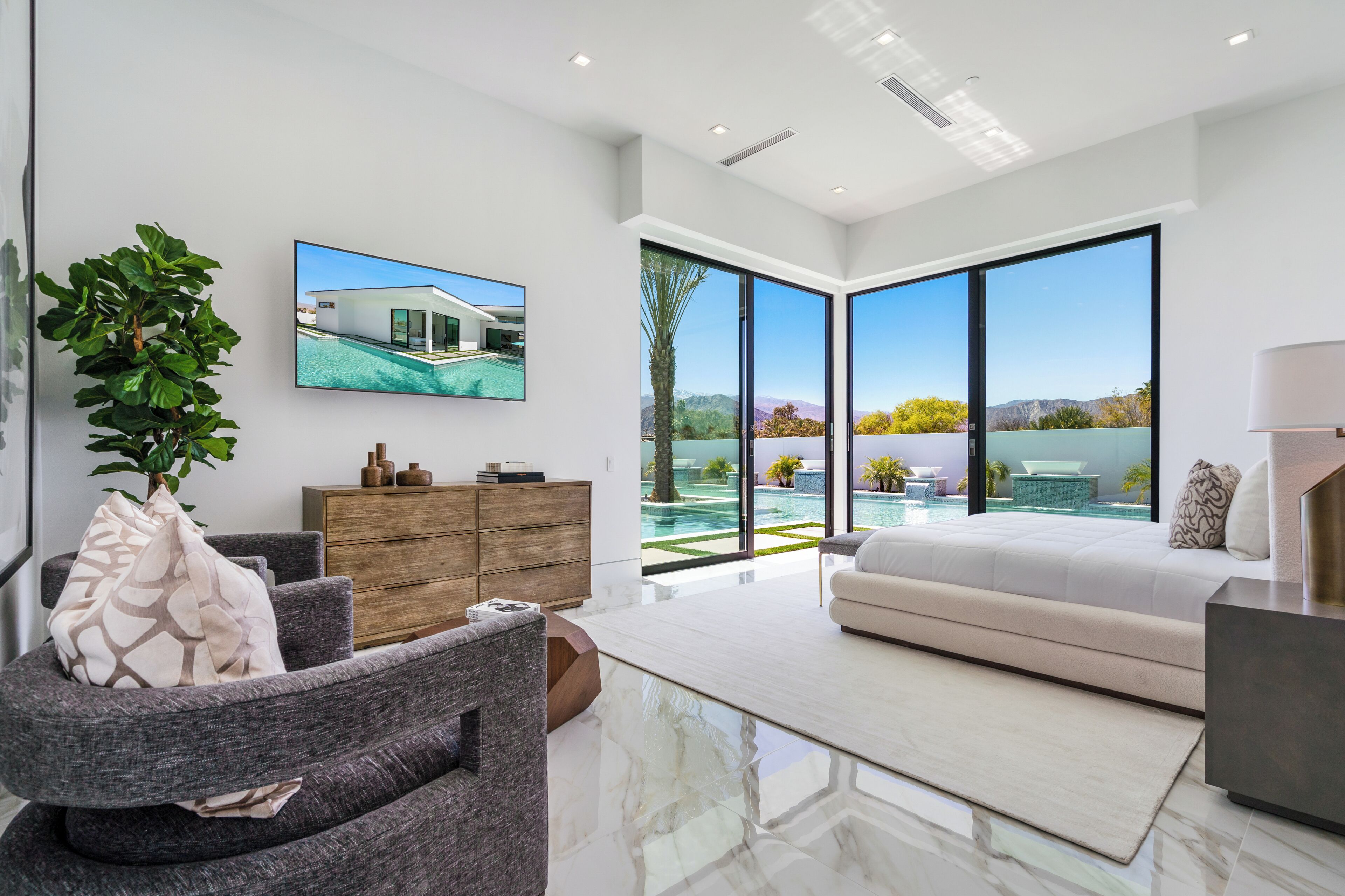 Vila | Meja kerja, ruang kerja ramah laptop, Wi-Fi gratis, dan seprai linen