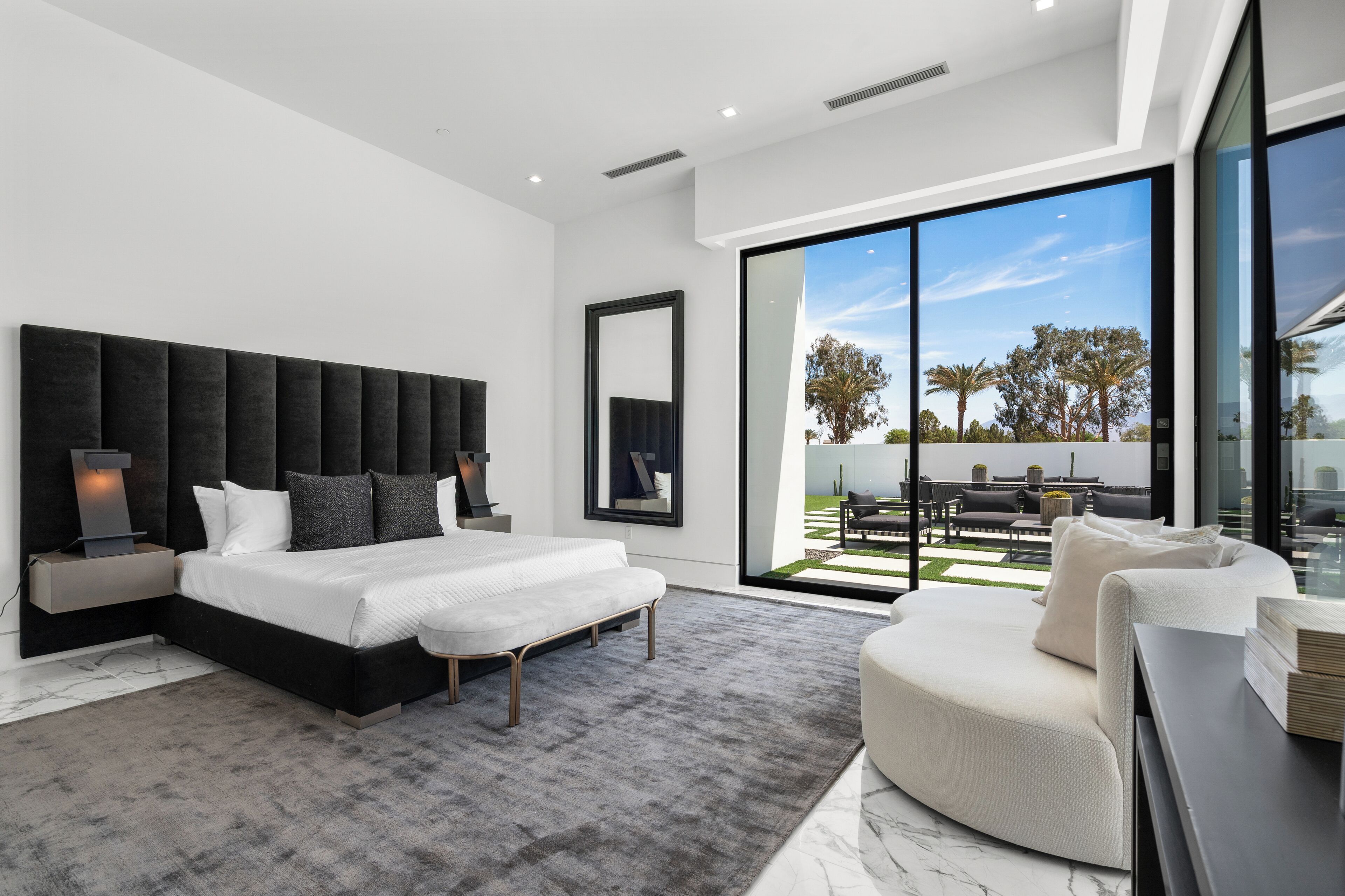 Vila | Meja kerja, ruang kerja ramah laptop, Wi-Fi gratis, dan seprai linen