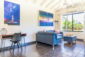 Living area - Tropical Hideaway near the sea, mountain views, salt water pool (Ojochal)