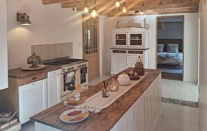 Réfrig érateur, four, plaque de cuisson, lave-vaisselle