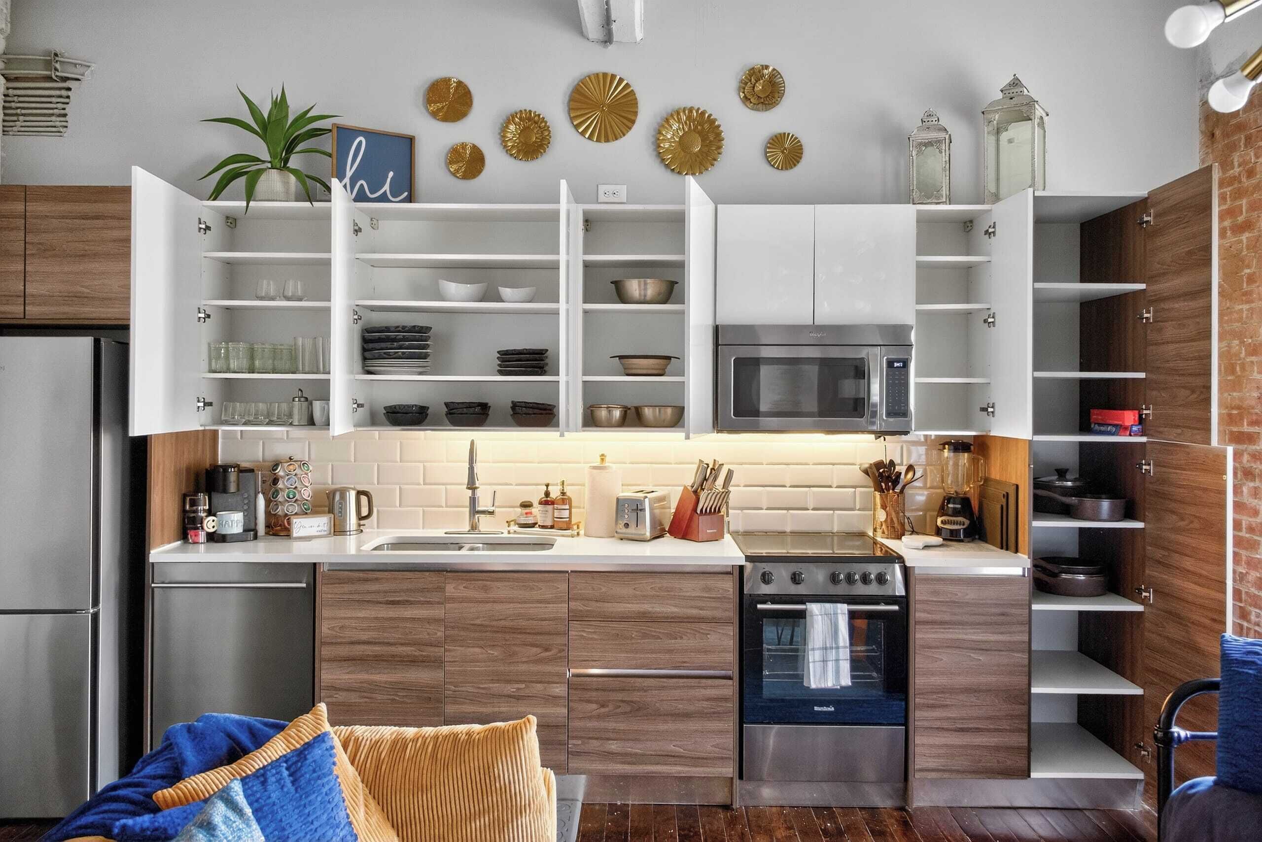 Refrigerador, microondas, horno y parrilla de estufa 