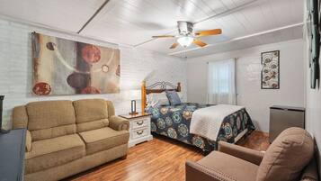 4 bedrooms, WiFi, bed sheets