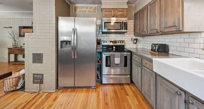 Welcoming 4-bedroom cabin near Linville Falls