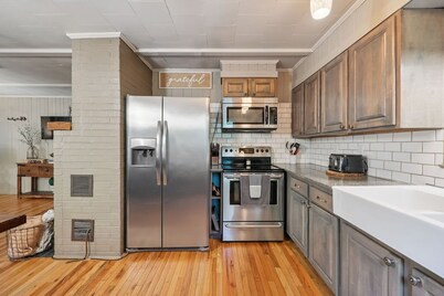 Welcoming 4-bedroom cabin near Linville Falls