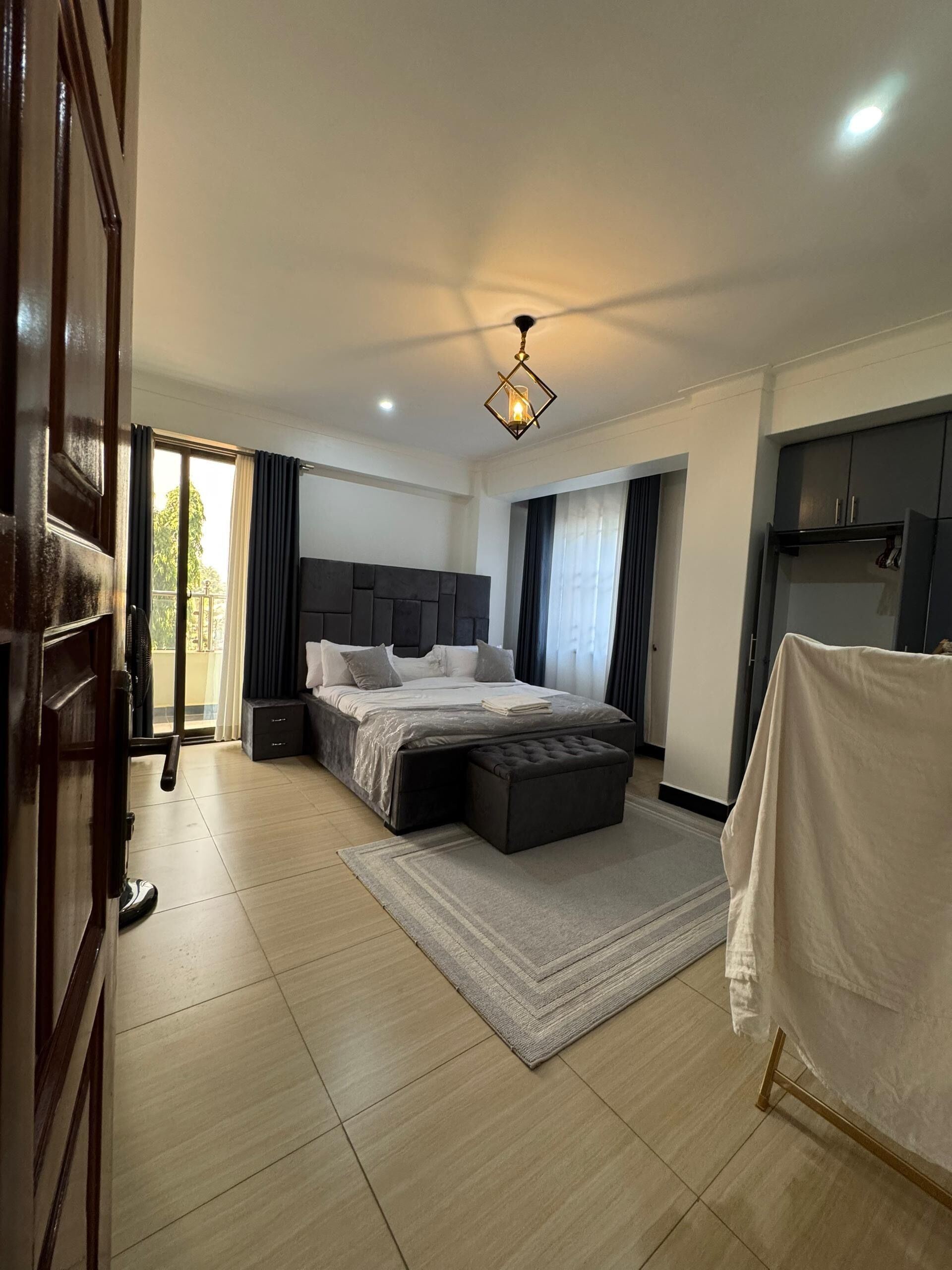 1 habitación, tabla de planchar con plancha, internet y ropa de cama 