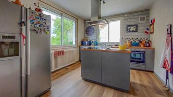 Réfrigérateur, four, plaque de cuisson, lave-vaisselle