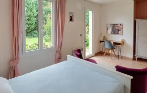 4 bedrooms, iron/ironing board, travel cot, free WiFi