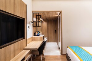 Desk, laptop workspace, iron/ironing board, free WiFi