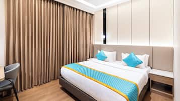 Suite Mewah, pemandangan kota | Meja kerja, ruang kerja ramah laptop, dan setrika/meja setrika
