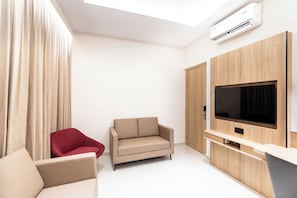 Luksussviitti, kaupunkinäköala | Työpöytä, kannettavalle tietokoneelle sopiva työtila