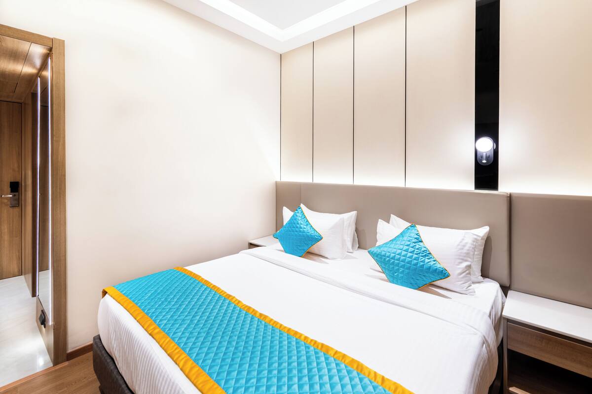 Executive Double Room, City View | Desk, laptop workspace, iron/ironing board, free WiFi