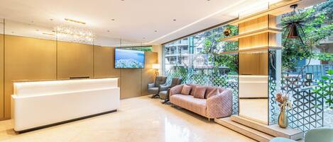 Coin salon dans le hall