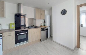 Réfrigérateur, four, plaque de cuisson, lave-vaisselle