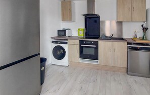 Réfrigérateur, four, plaque de cuisson, lave-vaisselle