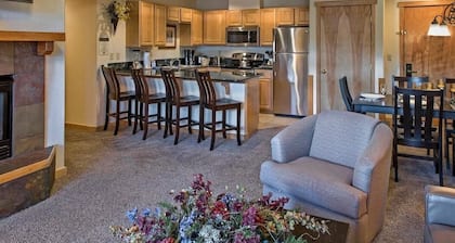 CHRISTMAS SKI IN/OUT Breckenridge, GRAND TIMBER LODGE 12/19/25-12/26/25