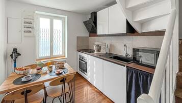 Fridge, microwave, oven, dishwasher