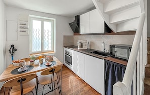 Kühlschrank, Mikrowelle, Ofen, Geschirrspüler