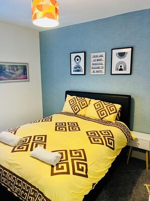 3 bedrooms, desk, iron/ironing board, travel cot