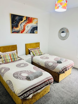 3 bedrooms, desk, iron/ironing board, travel crib