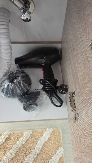 Hårtork och handdukar