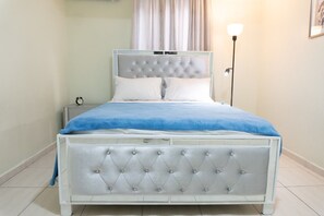 2 makuuhuonetta, silitysrauta/-lauta, Wi-Fi, vuodevaatteet