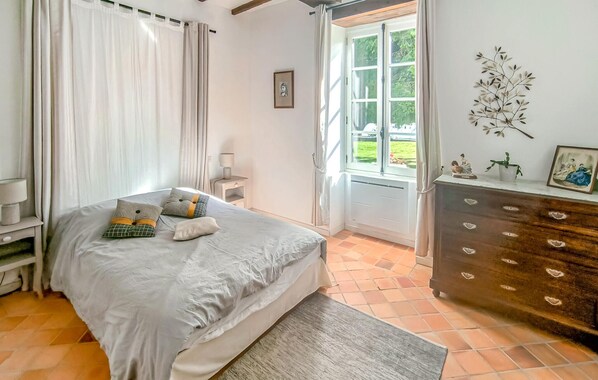 4 chambres, lit de bébé portatif, accès au Wi-Fi (inclus)