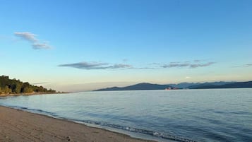 Tæt på stranden