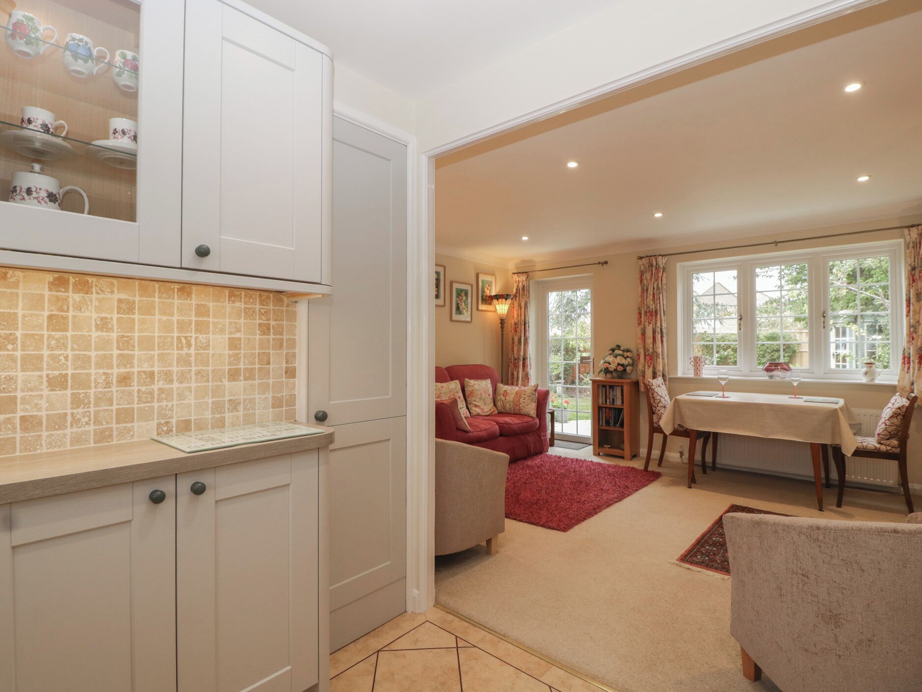 Evergreen, Romantic, With A Garden In Broadway - Broadway