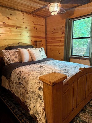 2 bedrooms, travel crib, free WiFi, bed sheets