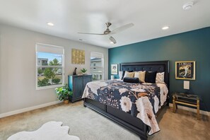 3 habitaciones, tabla de planchar con plancha y cuna de viaje 