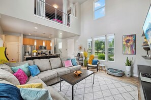 Smart TV, fireplace, video games, books - Holiday Headquarters! Bright & Open, Fireplace, Garage, Near Shops & Trails! (South Jordan)